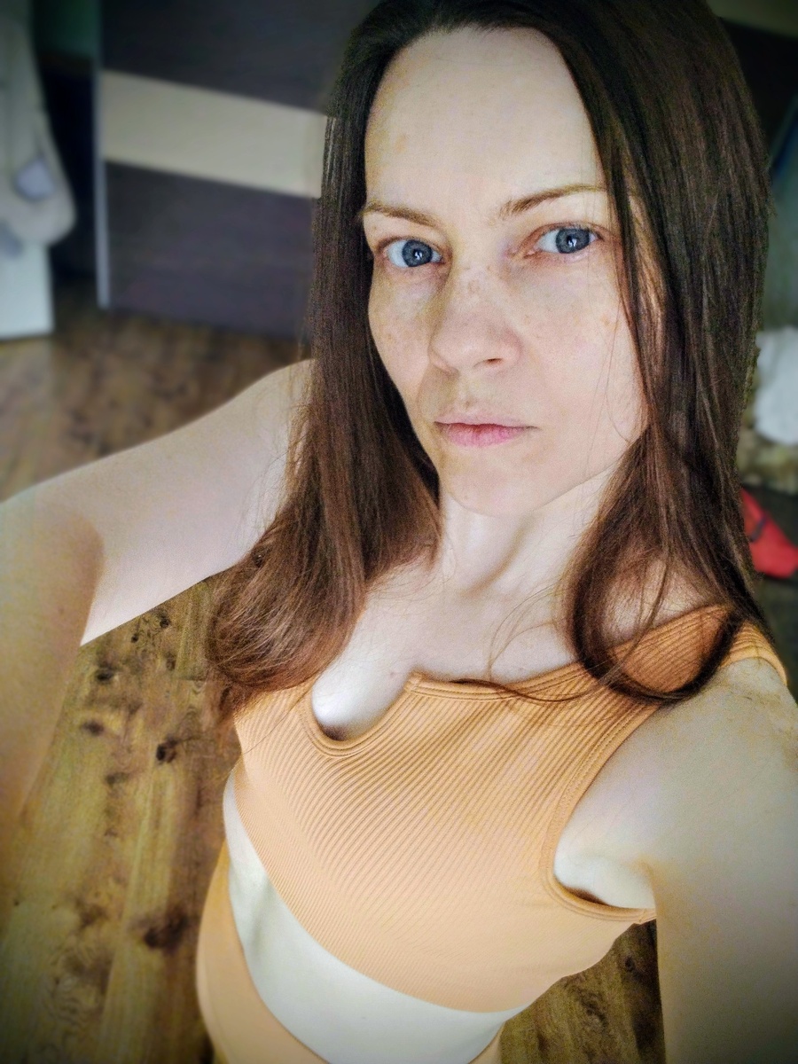 «Мои 40+ — это не про идеал. Это про настоящую жизнь, где иногда устаешь, но всегда находишь силы быть собой. А какие у вас главные открытия в этом возрасте?»