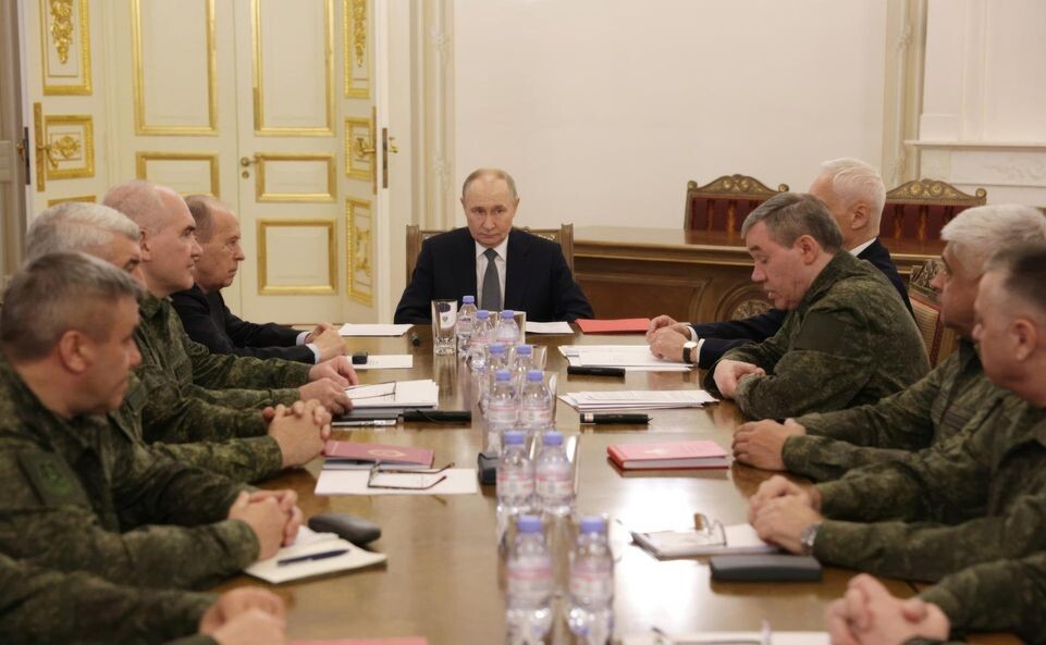    Владимир Путин на совещании с руководством Минобороны и Генштаба. Mikhail Metzel/Kremlin Pool / www.globallookpress.com