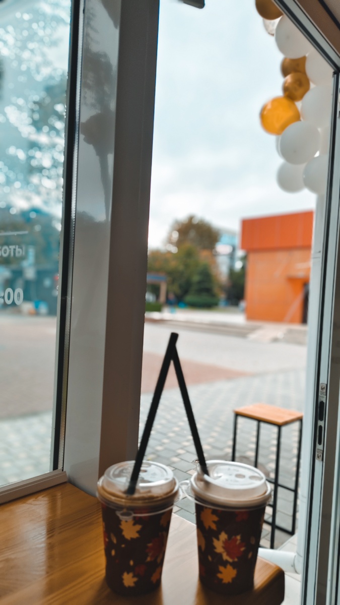 На стаканчиках осеннии мотивы