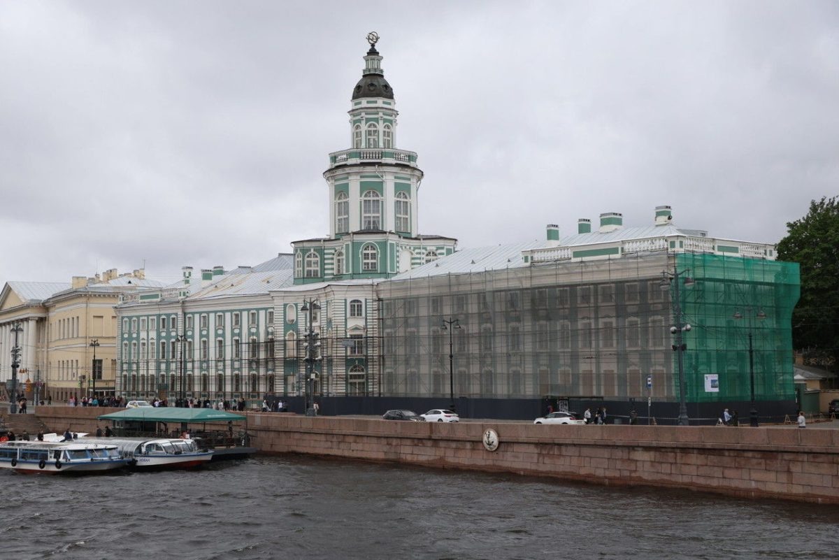    Это старейший музей России, основанный Петром I в 1714 году