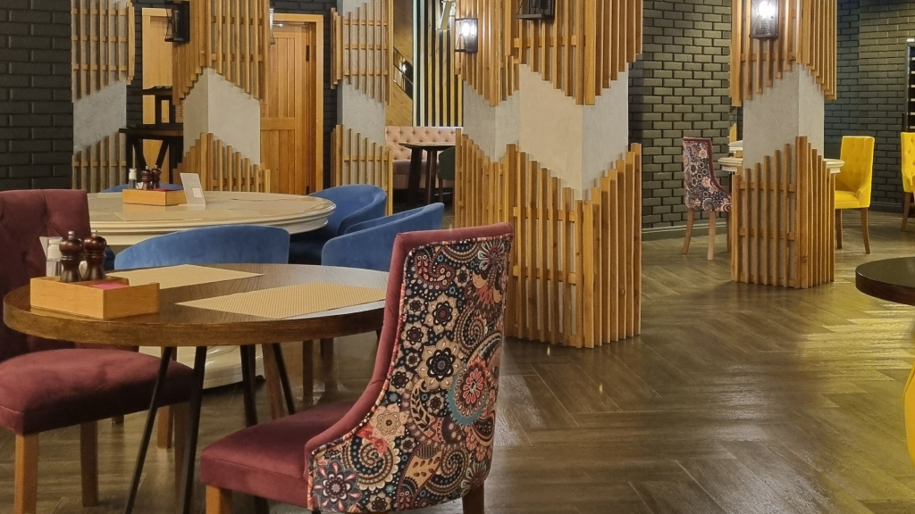    Ханты-Мансийск возглавил рейтинг городов Югры по дороговизне ужина в ресторанах