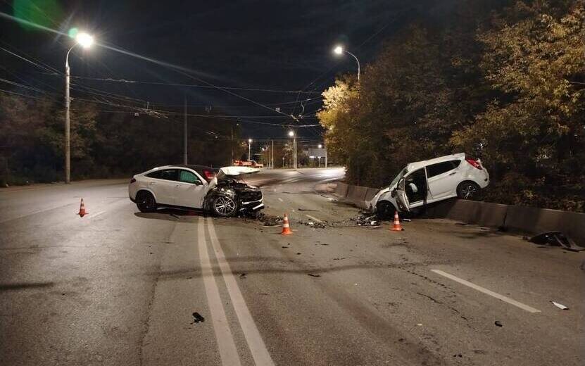    Пьяный водитель «Соляриса» врезался во встречный «Мерседес» в Ижевске