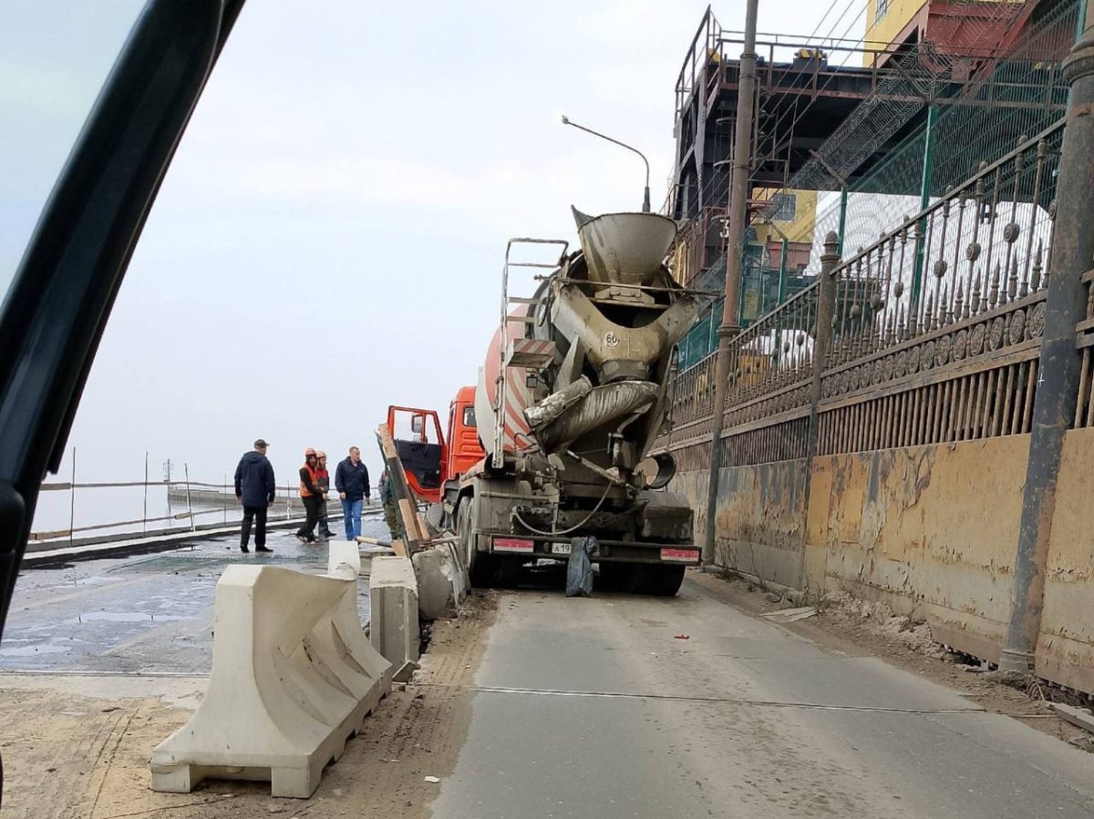    На участке образовалась пробка в обе стороны