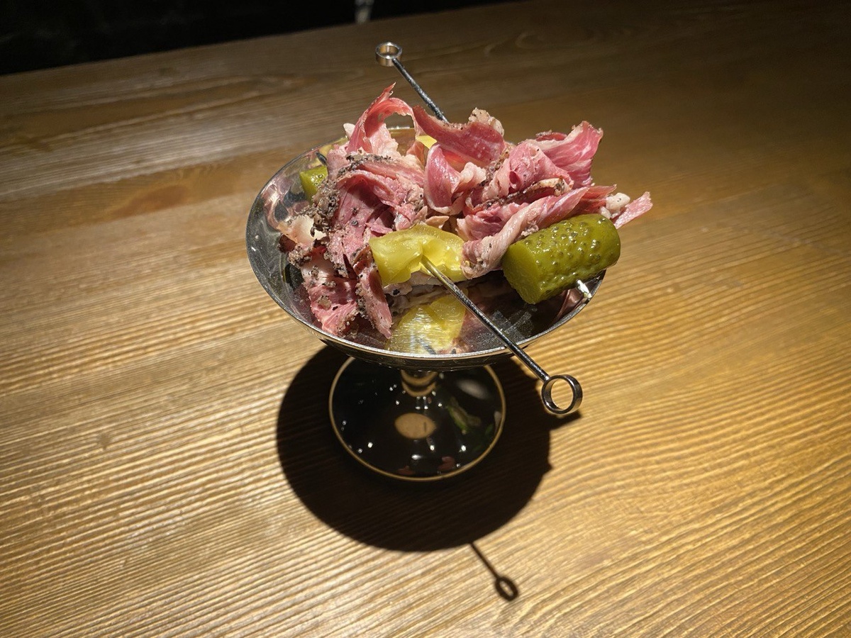 Картофельные чипсы с прошутто