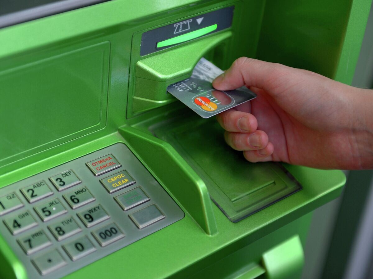    Банковская карта международной платежной системы MasterCard© РИА Новости / Владимир Трефилов