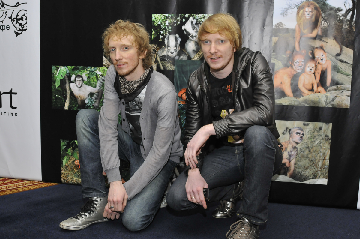 Братья Гримм живут в разных странах. Фото: Олег Рукавицын