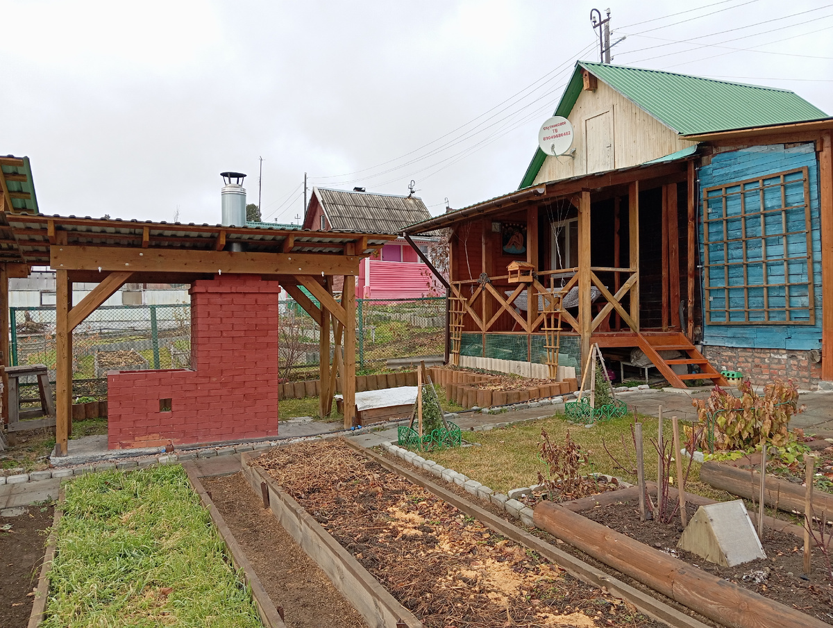 Вид со стороны огорода. 