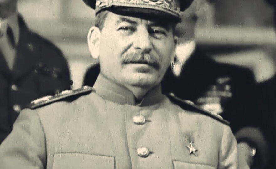 Николай II этого не сделал, а вот товарищ Сталин - сделал ради Родины и людей