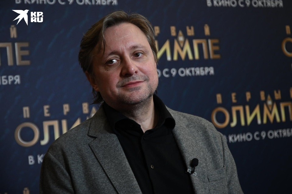    Режиссер картины Артем Михалков рад, что исполнителя главной роли отпустили на премьеру. Алексей БУЛАТОВ