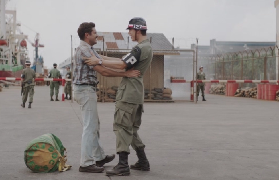 "Чики" находит своего друга-полицая Томми Коллинза. Кадр из фильма