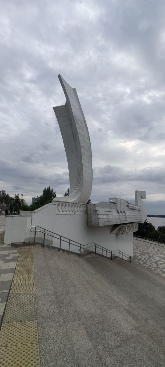 стела «Ладья»