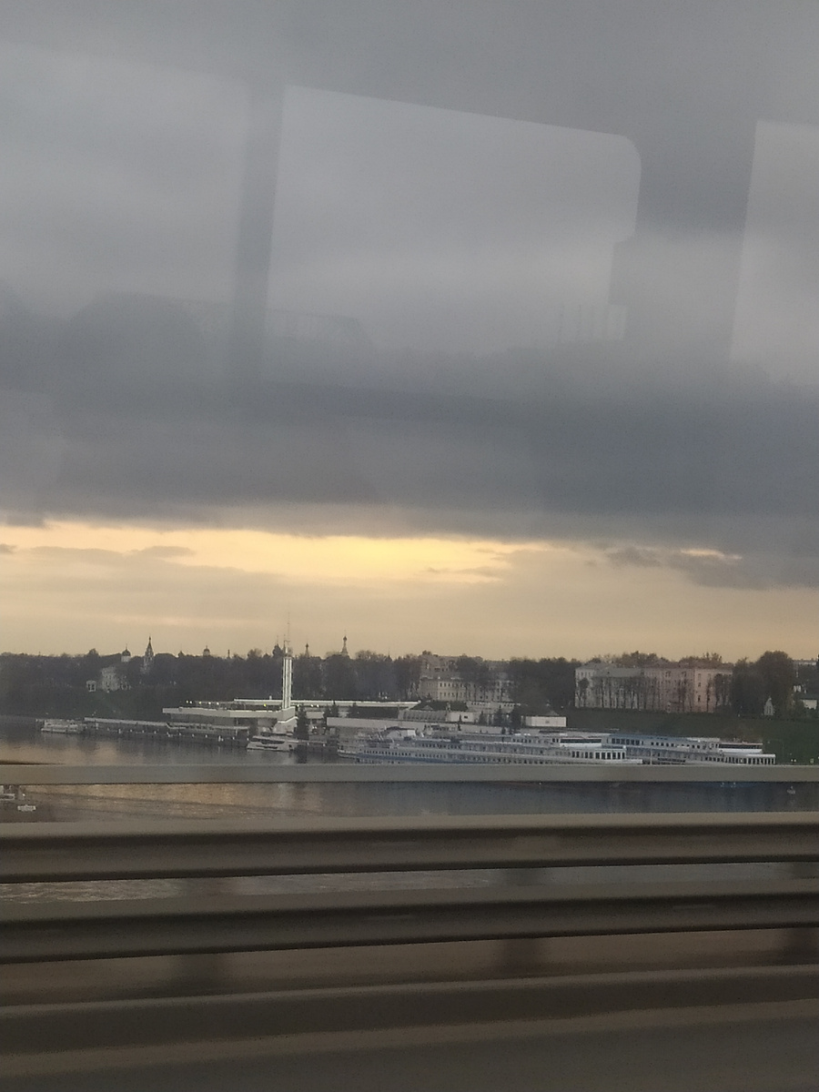 Вид на причал с моста