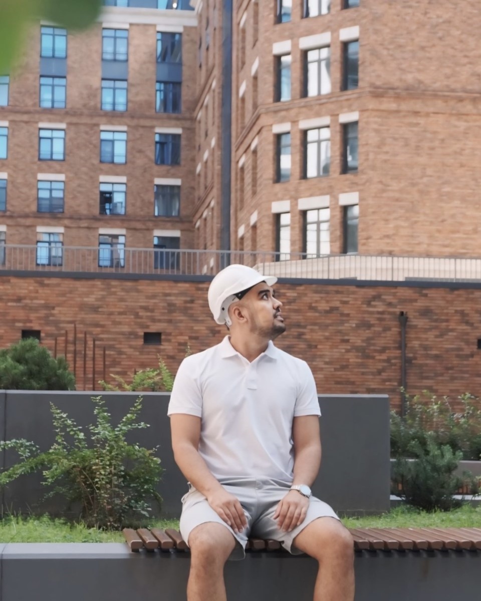 Я - Азиз Джуракулов, риелтор из Санкт-Петербурга