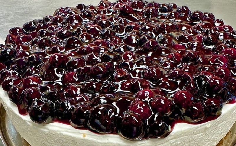 Королевский чизкейк без выпечки: секреты воздушного десерта с ягодами