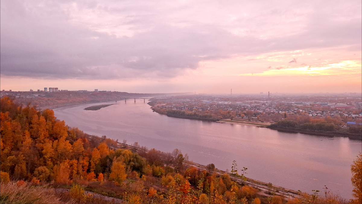 Вид на реку Оку со смотровой площадки в парке Швейцария 