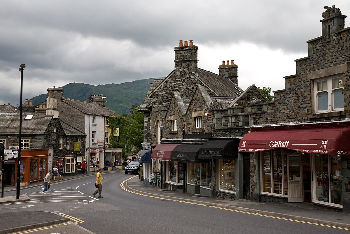 https://ru.m.wikipedia.org/wiki/Файл:Rydal_Rd,_Ambleside,_Cumbria_-_June_2009.jpg