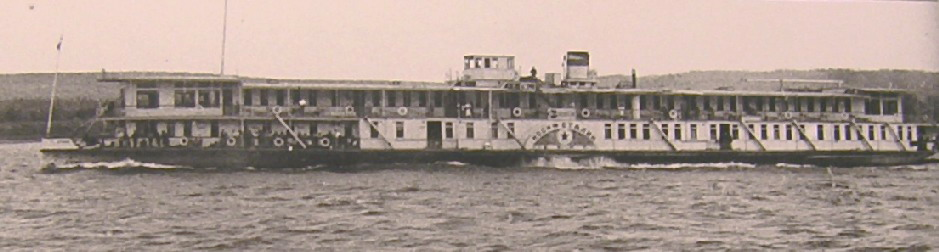 Колёсный пароход «Иосиф Сталин».
