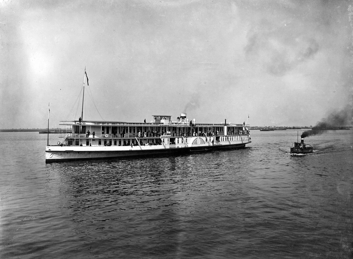 Колёсный пароход «Михаил Калинин».
