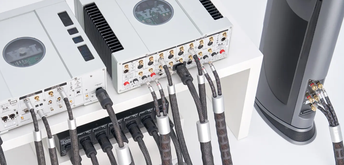 Цена как иллюзия: почему одни платят за звук, а другие — за статус. Источник: Яндекс картинки