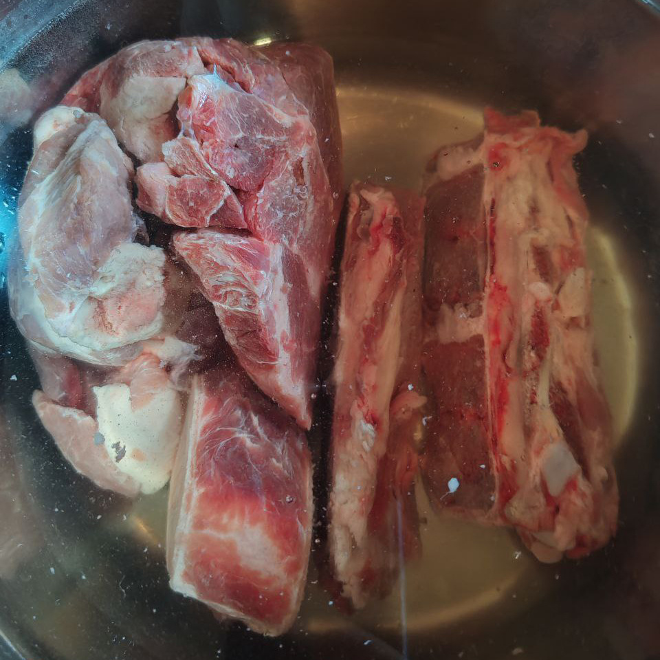 Мясо говядины с костями