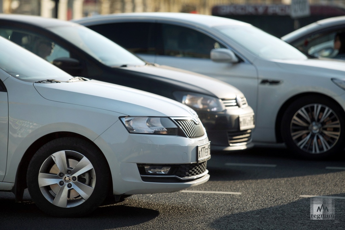    Автомобили / Источник: Дарья Драй © ИА REGNUM