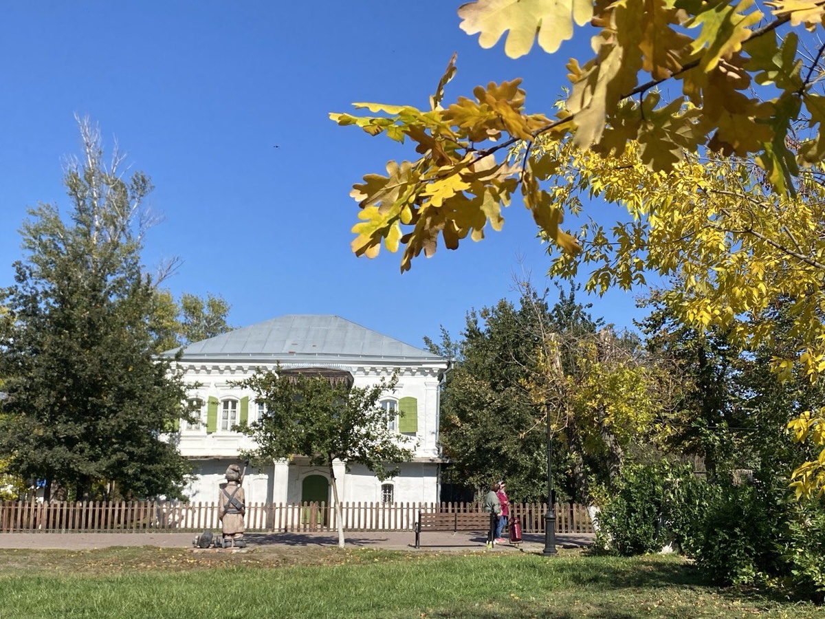 Дом Жученковых - старинный дом в станице Старочеркасская. Памятник жилой архитектуры XVIII века. Фото автора