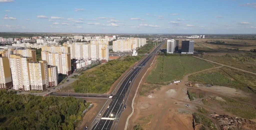    На дороге-дублере улицы Чкалова в Оренбурге устанавливают «умные» светофоры. Где они появятся?