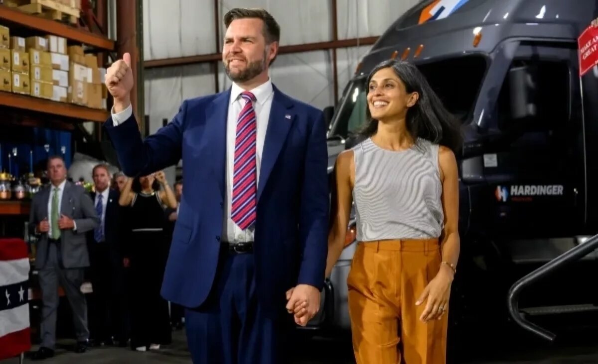    Джей Ди Вэнс с женой.