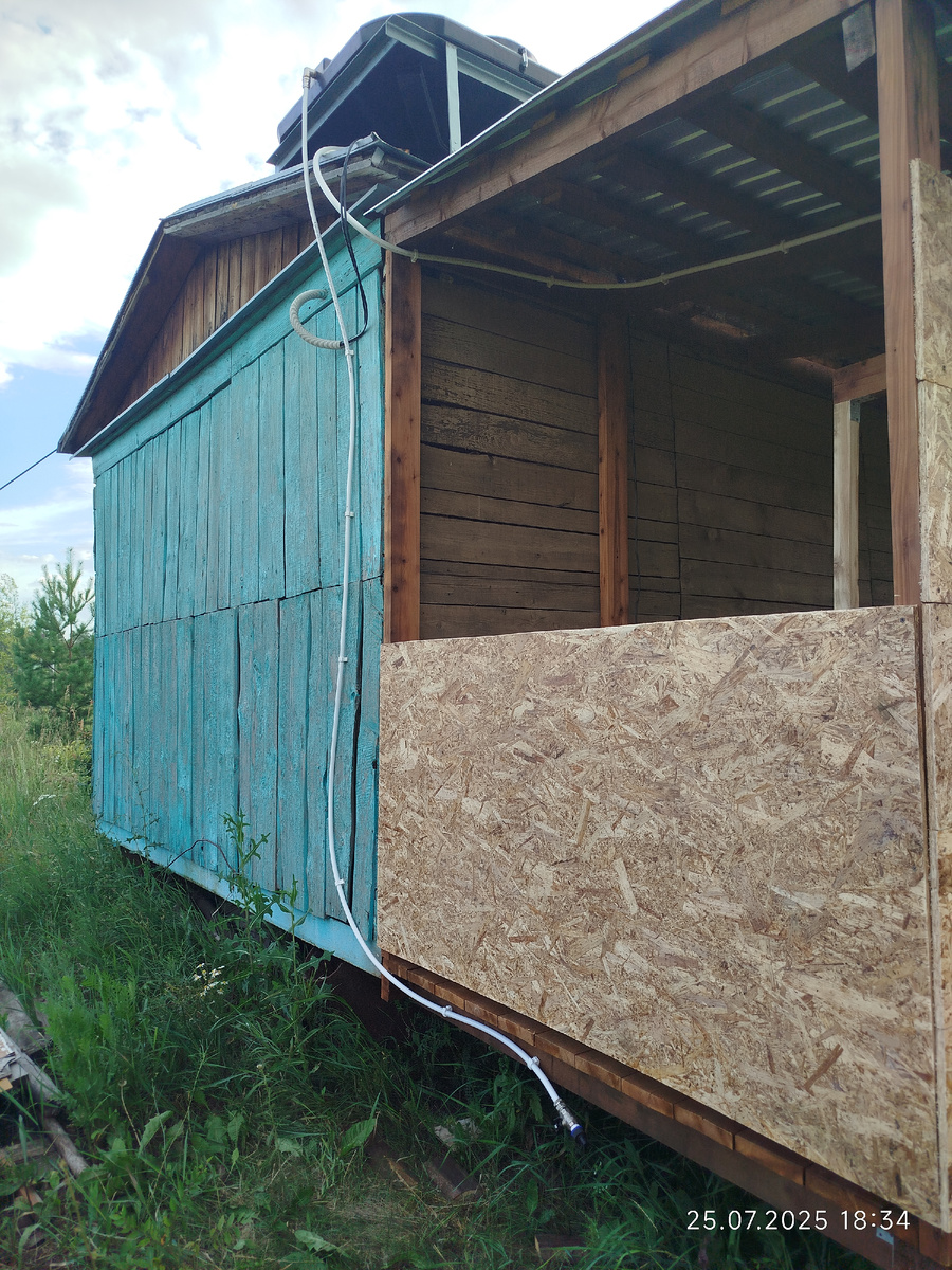 Здесь душ уже начали обшивать начали ОСБ