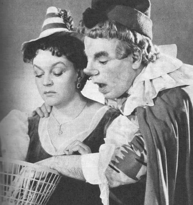 Аркадий Райкин с женой на сцене