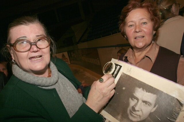    Старшее поколение прекрасно помнит сеансы психотерапевта на голубых экранах. Фото: www.globallookpress.com