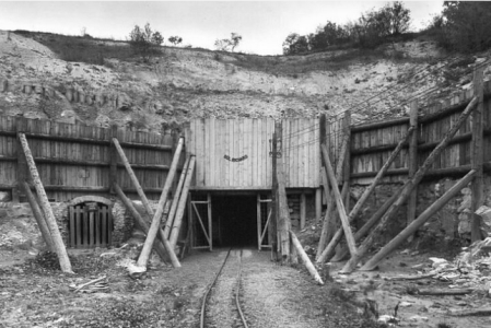 Какой секретный подземный завод Гитлера до сих пор заминирован