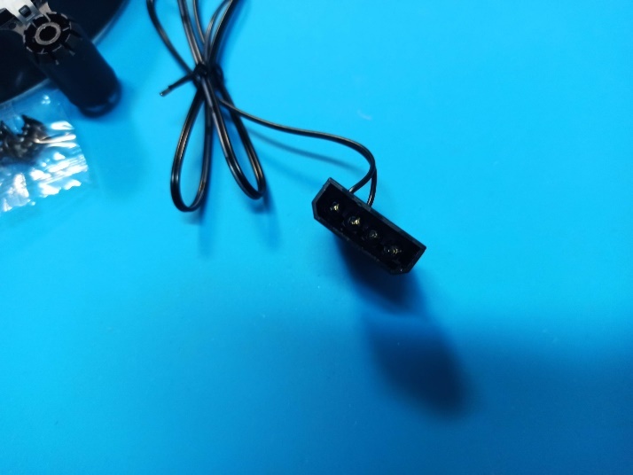    Кабель — Molex 4-pin, стандартный для старых и бюджетных БП.