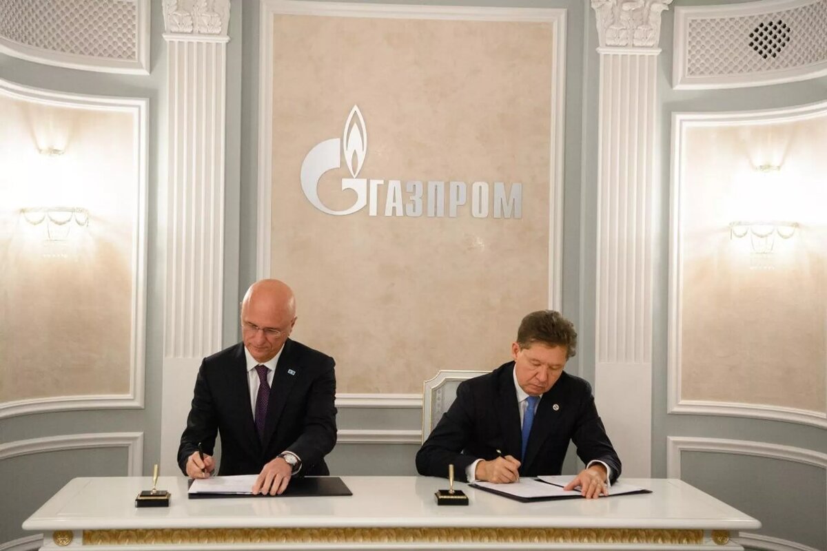 Первый вице-премьер Казахстана Роман Скляр и председатель правления ПАО "Газпром" Алексей Миллер / © Photo : Пресс-служба ПАО Газпром