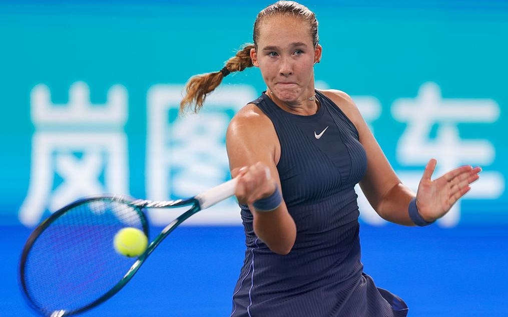 Матч Мирры Андреевой  против  Лауры Зигемунд