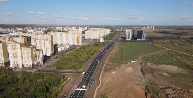    На дублёре улицы Чкалова в Оренбурге настраивают светофоры и наносят разметку Оренбуржье