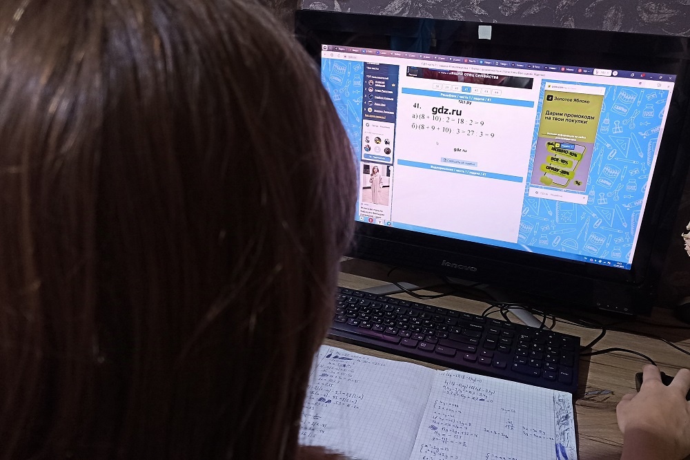    Родителям и педагогам важно следить за временем использования гаджетов