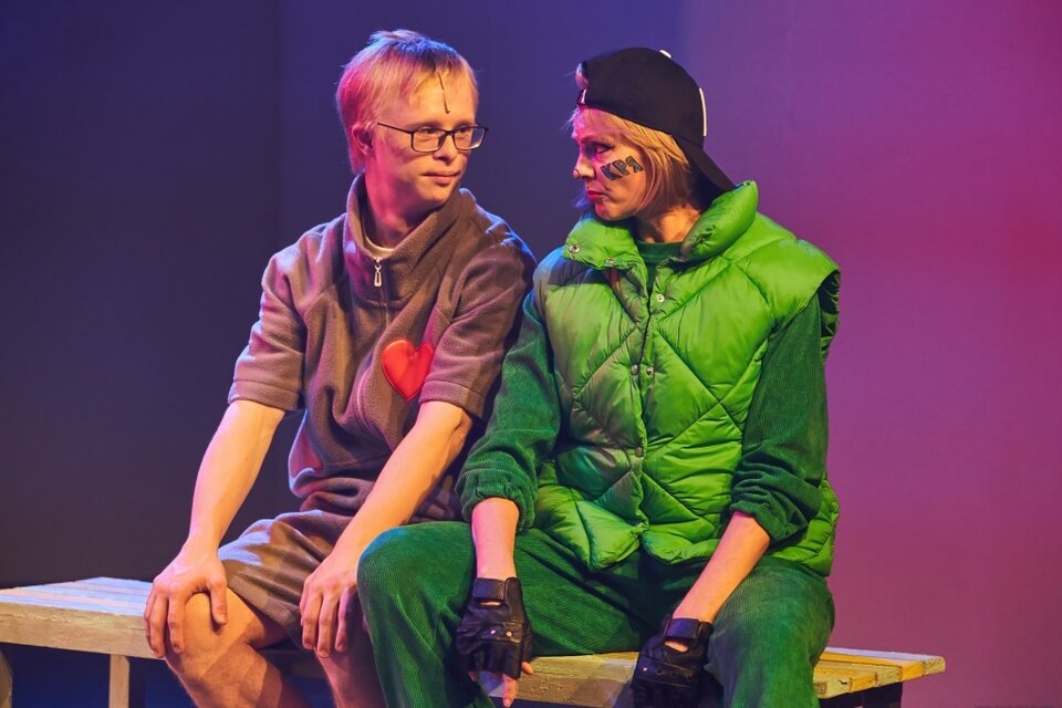 Павел Есипов и Мария Соболева в спектакле "Гадкий утенок", 2023 г. Фото Виктора Дмитриева.