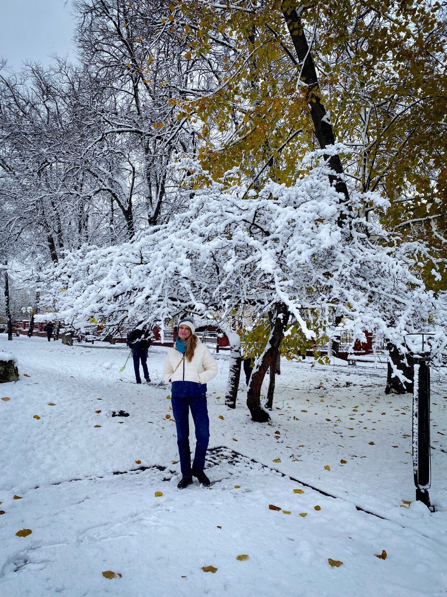 На фото: ведущая прогноза погоды на канале  ТВЦ Алена Дублюк