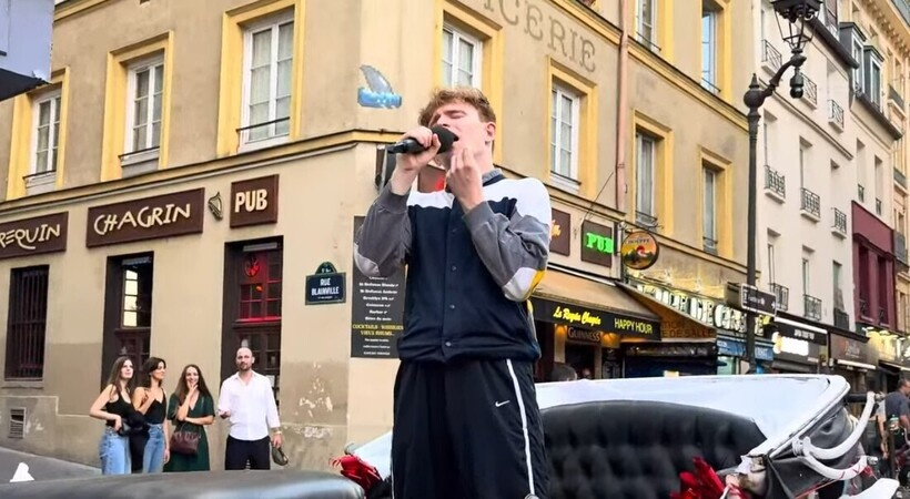    Флешмоб под Queen превратил парижские улицы в концертную площадку