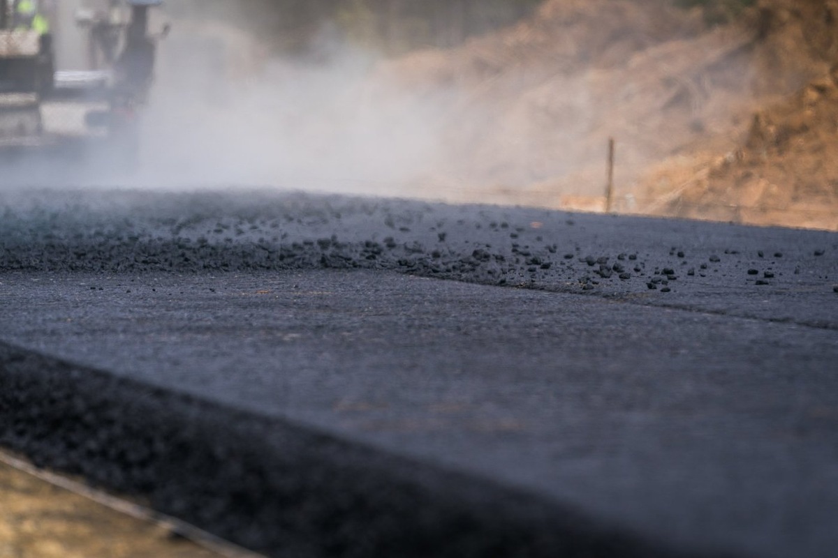    В Сургуте обновляют дорожные проезды к городским школам