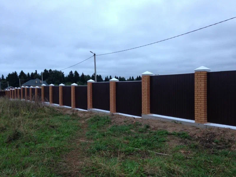 Купить забор из профнастила на ленточном фундаменте