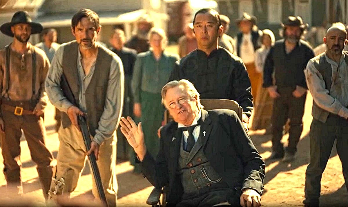 Билл Пуллман: - Ну хоть я не Гоблин, но тоже вас категорически приветствую! 