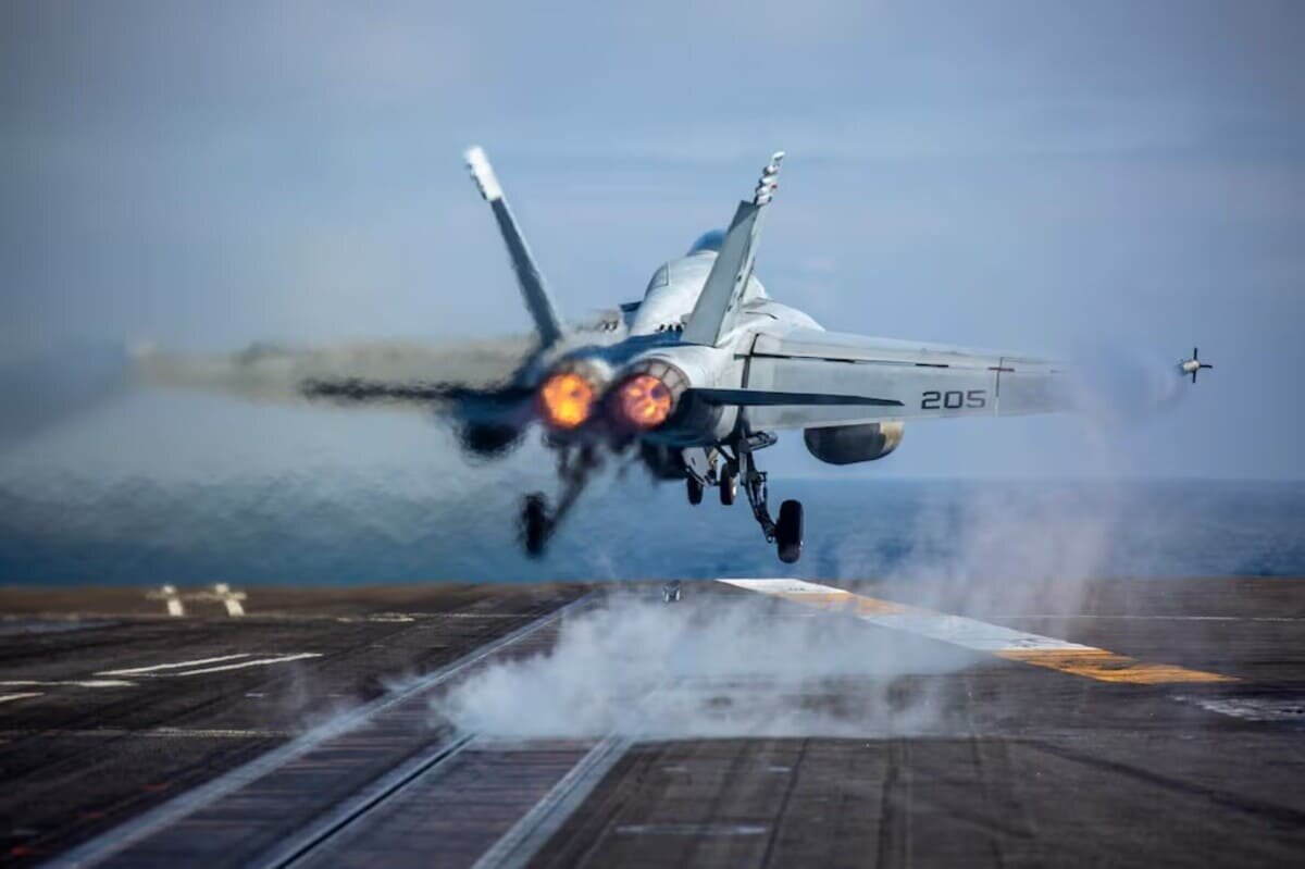    Истребитель F/A-18E Super Hornet / © MCS Daniel Kimmelman / Navy