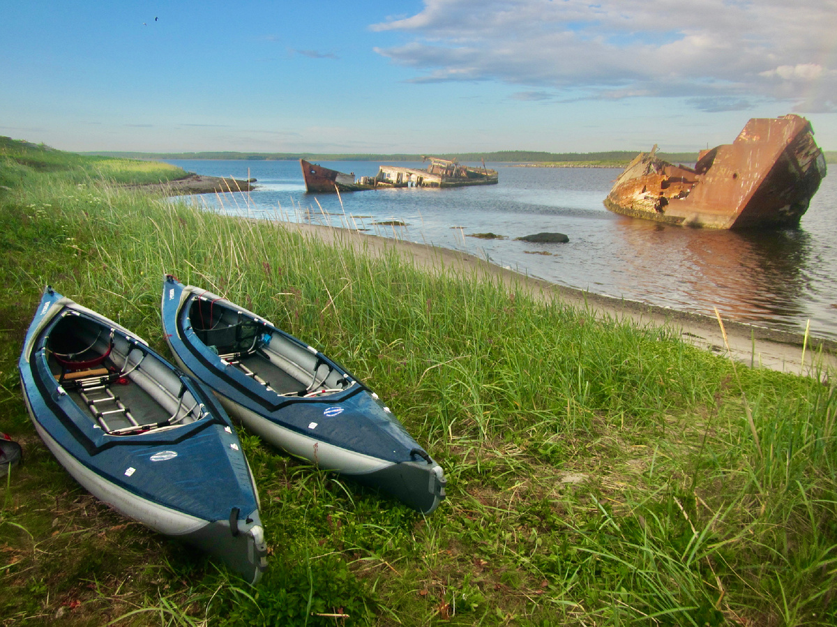 Сборка байдарок на острове Сенные Луды