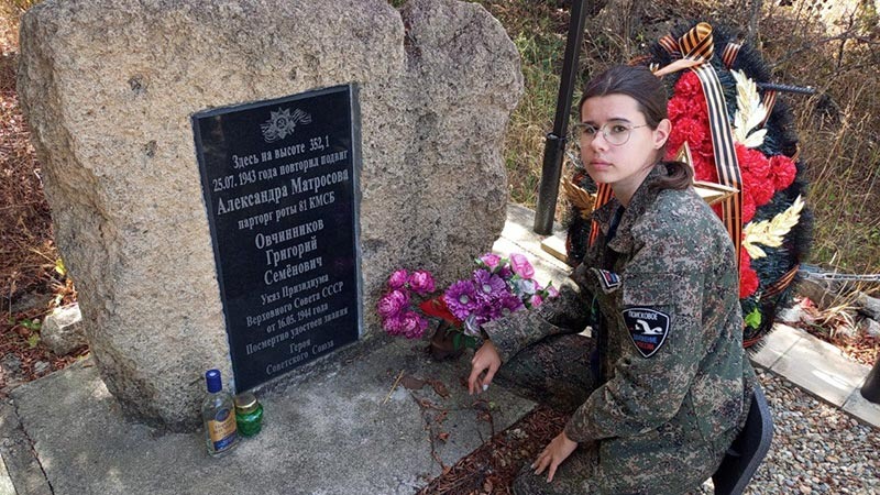    Как будто вновь я вместе с ними стою на огненной черте…