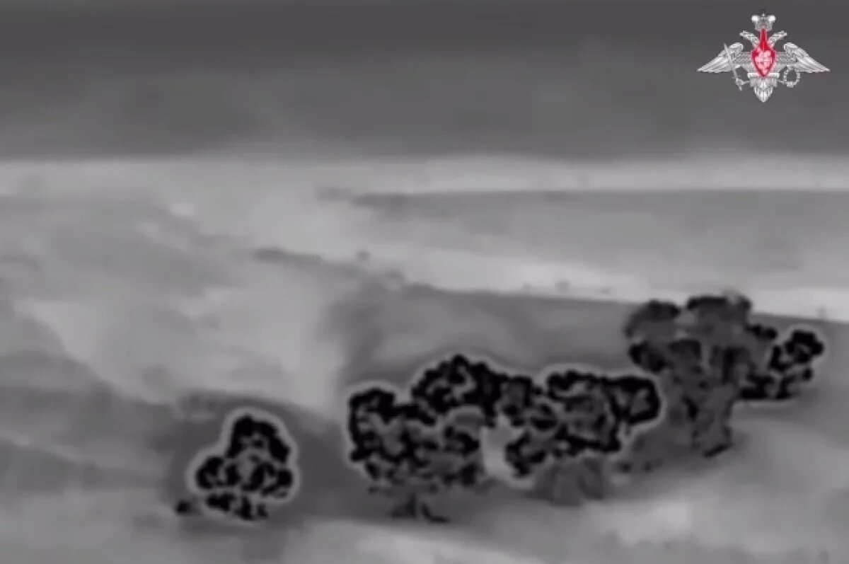    Массированный налет БПЛА начался незадолго до полуночи и продолжался более 1,5 часов. Наши ударные дроны заходили на порт с разных направлений, а ПВО «незалежной» пропускала все.