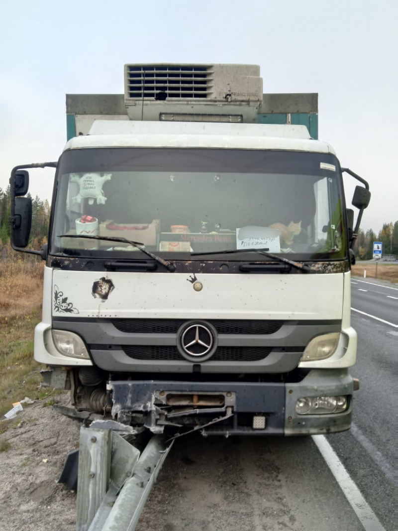    Большегруз налетел на отбойник в КарелииГоскомитет Карелии по ОЖ и БН