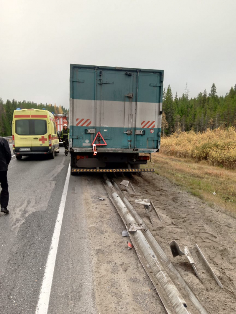    Большегруз налетел на отбойник в КарелииГоскомитет Карелии по ОЖ и БН