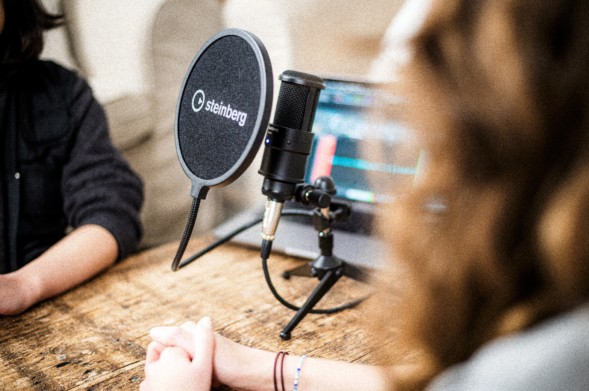 Конденсаторные микрофоны часто используют при записи подкастов